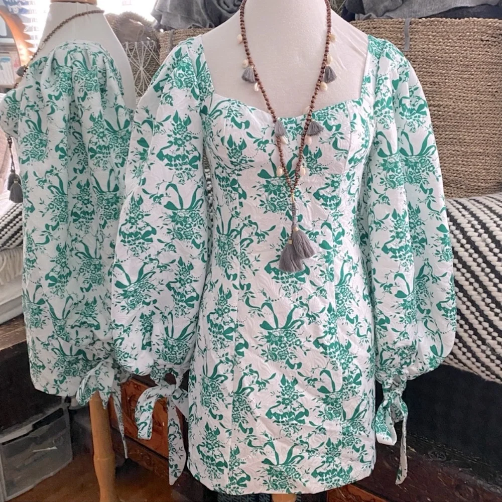 Gorgeous puff sleeve mini dress - Picture 2 of 7